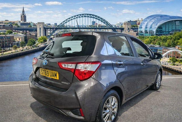Toyota Yaris 1.5 Vvt-h Icon E-cvt Euro 6 S S ST69UAM Grey #2