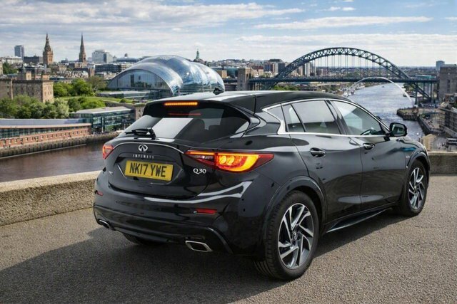 Infiniti Q30 2.2D Premium Dct Awd Euro 6 S S Black #2