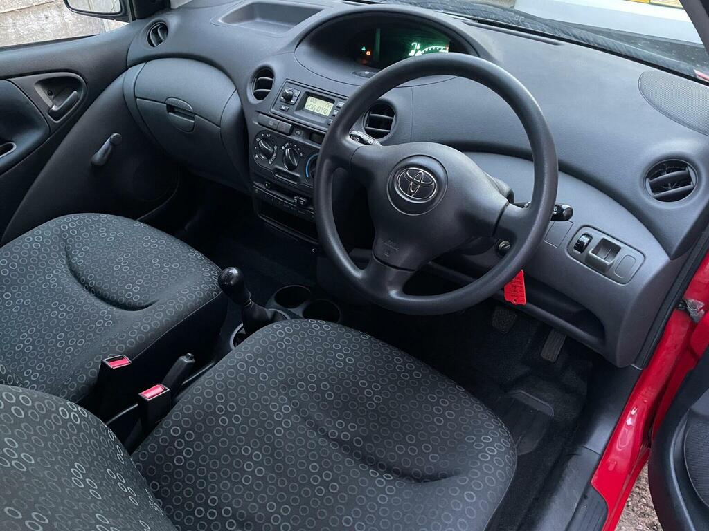 Toyota Yaris Vvti T Spirit Silver #7