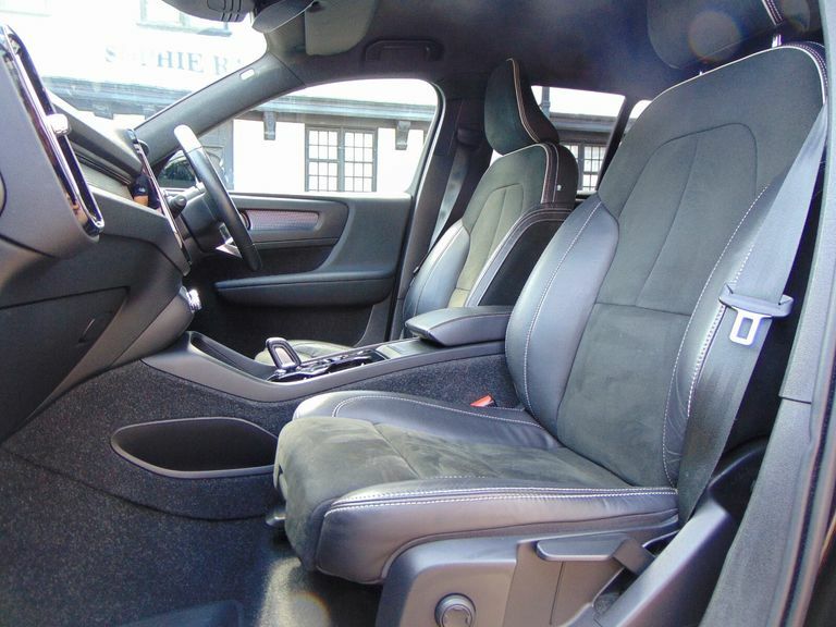 Volvo XC40 2.0 B4p R Design Pro Black #6