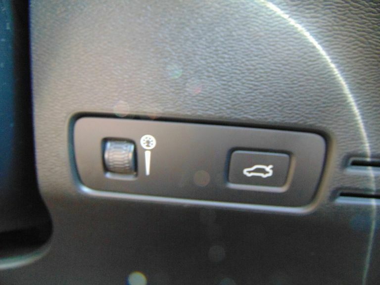 Volvo XC40 2.0 B4p R Design Pro Black