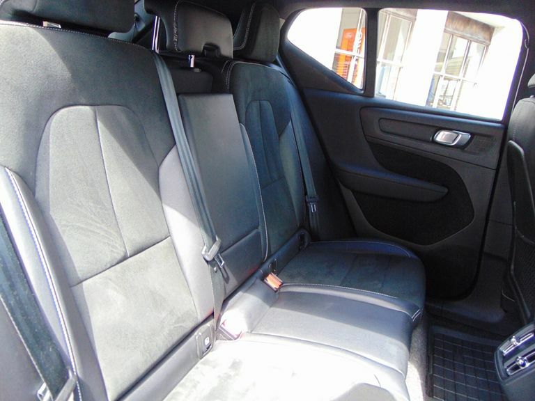 Volvo XC40 2.0 B4p R Design Pro Black #3