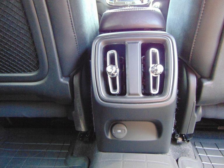 Volvo XC40 2.0 B4p R Design Pro Black #4