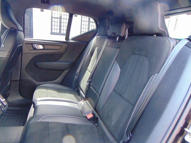 Volvo XC40 2.0 B4p R Design Pro Black #5