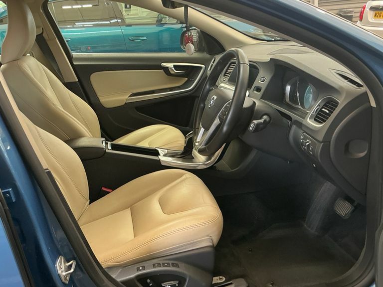 Volvo V60 D3 150 Se Lux Nav Geartronic Blue #4