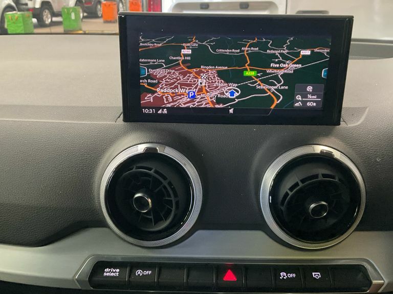 Audi Q2 35 Tfsi Black Edition S Tronic Red #4