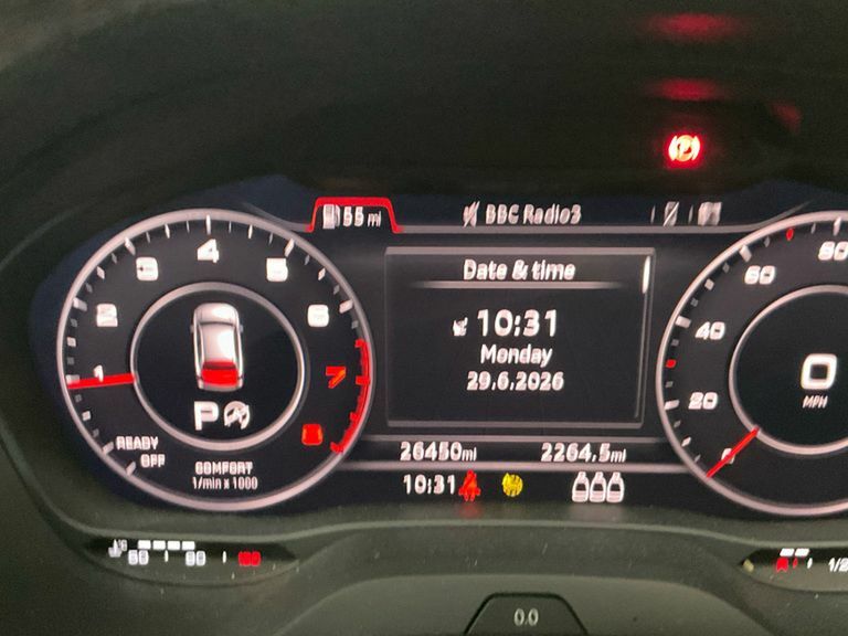 Audi Q2 35 Tfsi Black Edition S Tronic Red #3