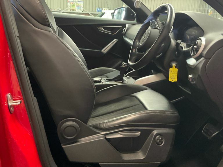 Audi Q2 35 Tfsi Black Edition S Tronic Red