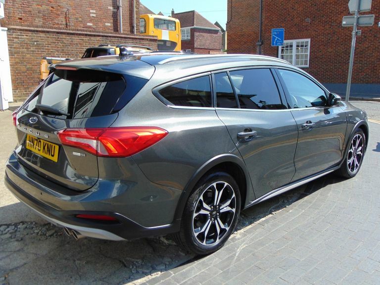Ford Focus 1.0T Ecoboost St-line X Estate Eur White #11