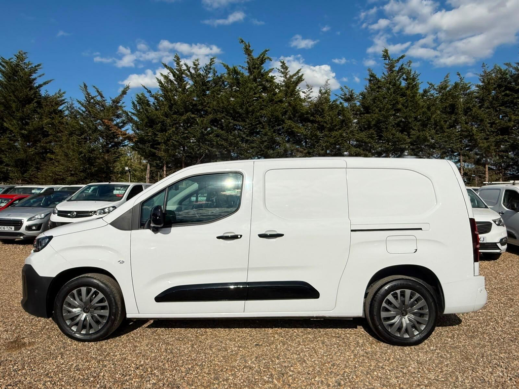 Citroen Berlingo 1.5 Bluehdi 950Driver XL Lwb Euro 6 Ss 6Dr KP25UUG White #2