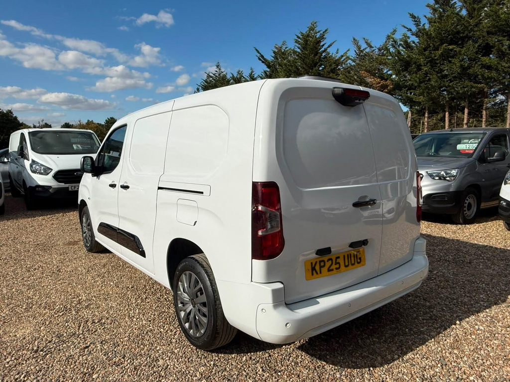 Citroen Berlingo 1.5 Bluehdi 950Driver XL Lwb Euro 6 Ss 6Dr KP25UUG White #3