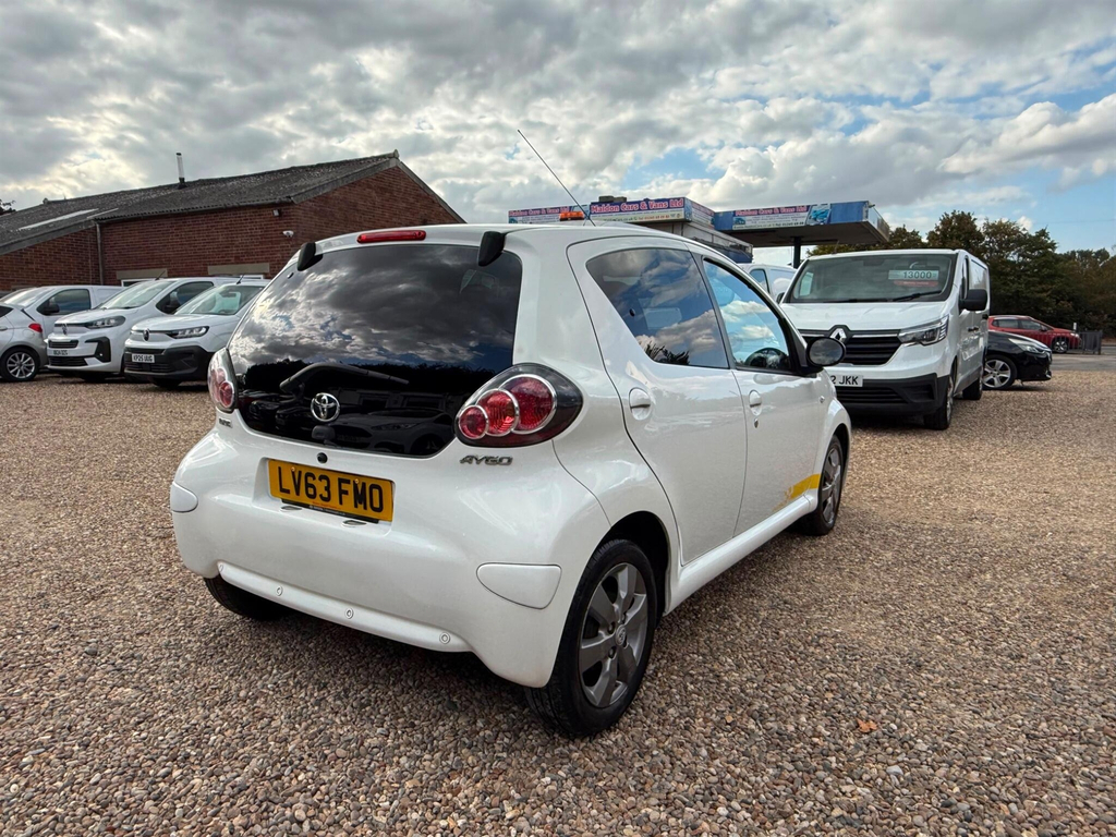 Toyota Aygo 1.0 Vvt-i Move Euro 5 White #5