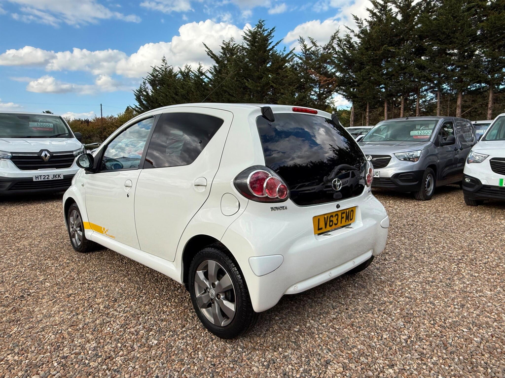 Toyota Aygo 1.0 Vvt-i Move Euro 5 White #3