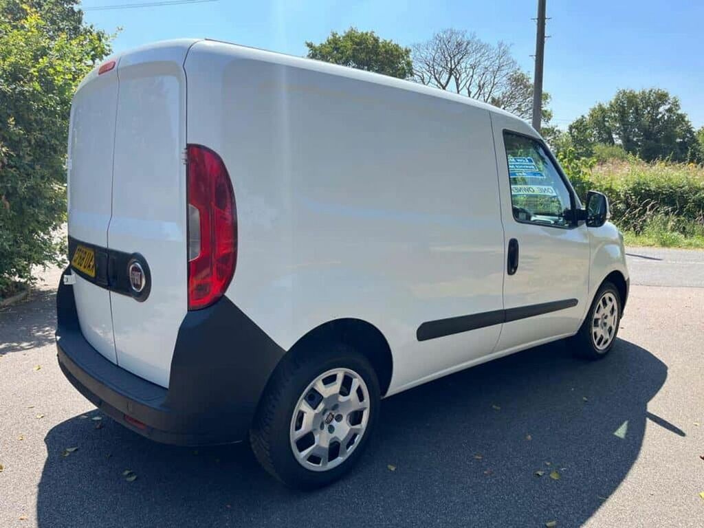 Fiat Doblo Mpv White #4