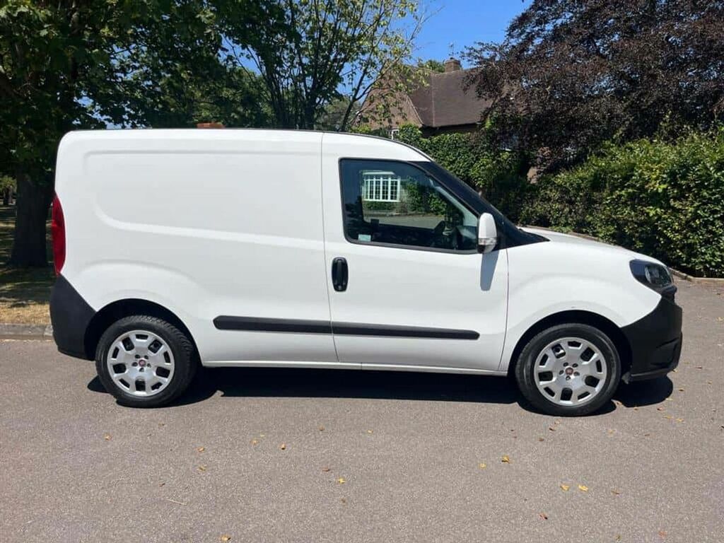 Fiat Doblo Mpv White #6