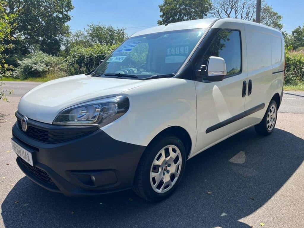 Fiat Doblo Mpv White #2