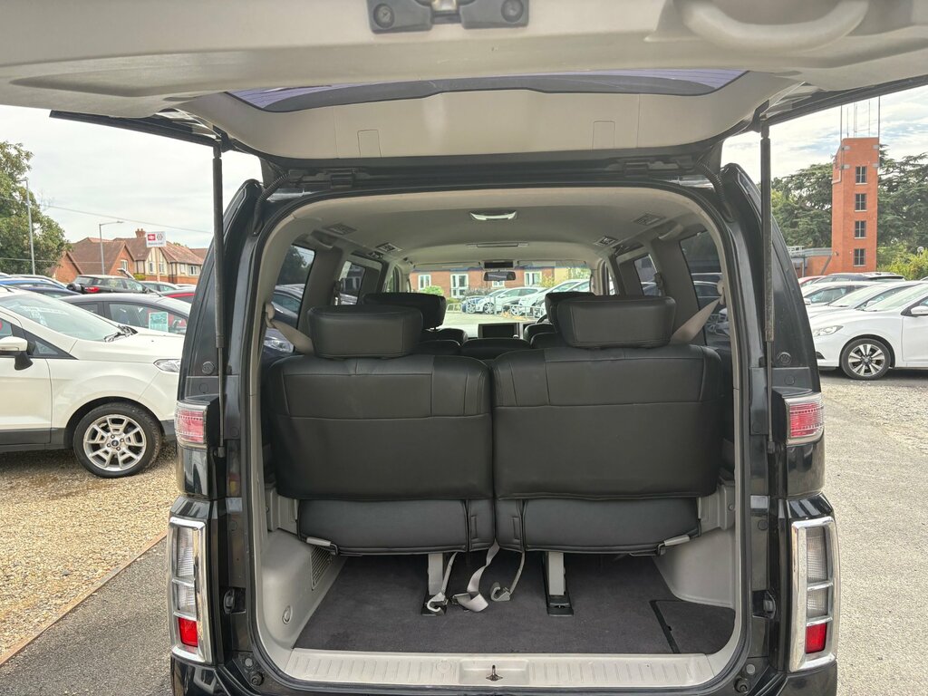 Nissan Elgrand Mpv Black #5