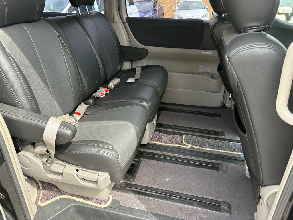 Nissan Elgrand Mpv Black #6