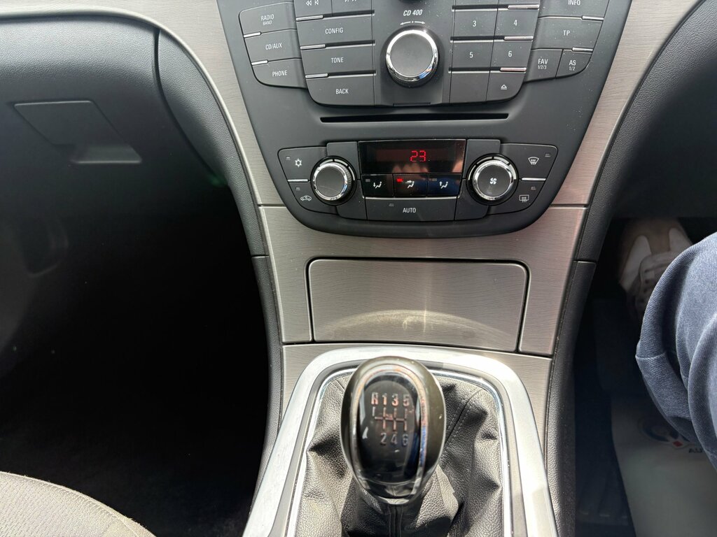 Vauxhall Insignia 1.8 16V Exclusiv Hatchback Euro White #16