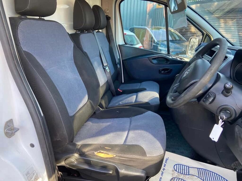 Vauxhall Vivaro Diesel White #5