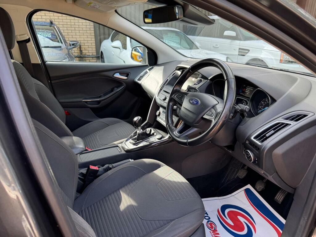 Ford Focus 1.0T Ecoboost Zetec Euro 6 Ss Red #11