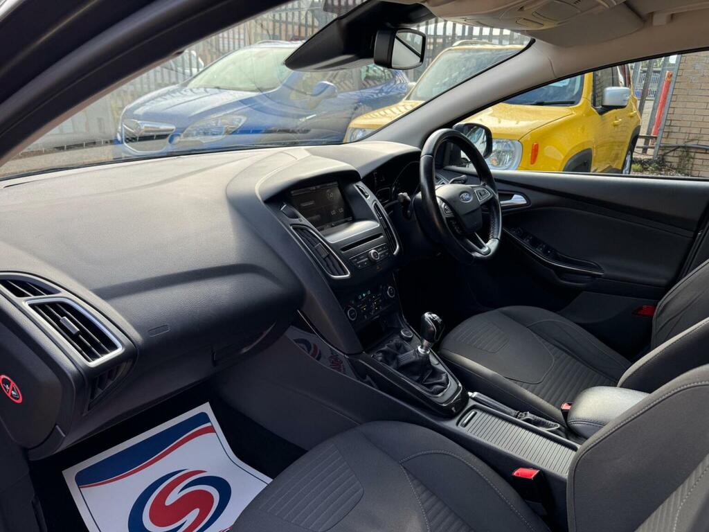 Ford Focus 1.0T Ecoboost Zetec Euro 6 Ss Red #9