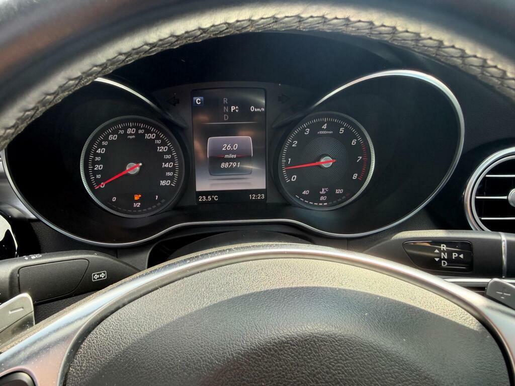 Mercedes-Benz C Class 2.0 C300 Amg Line Premium Plus Cabriolet Pet Red #40