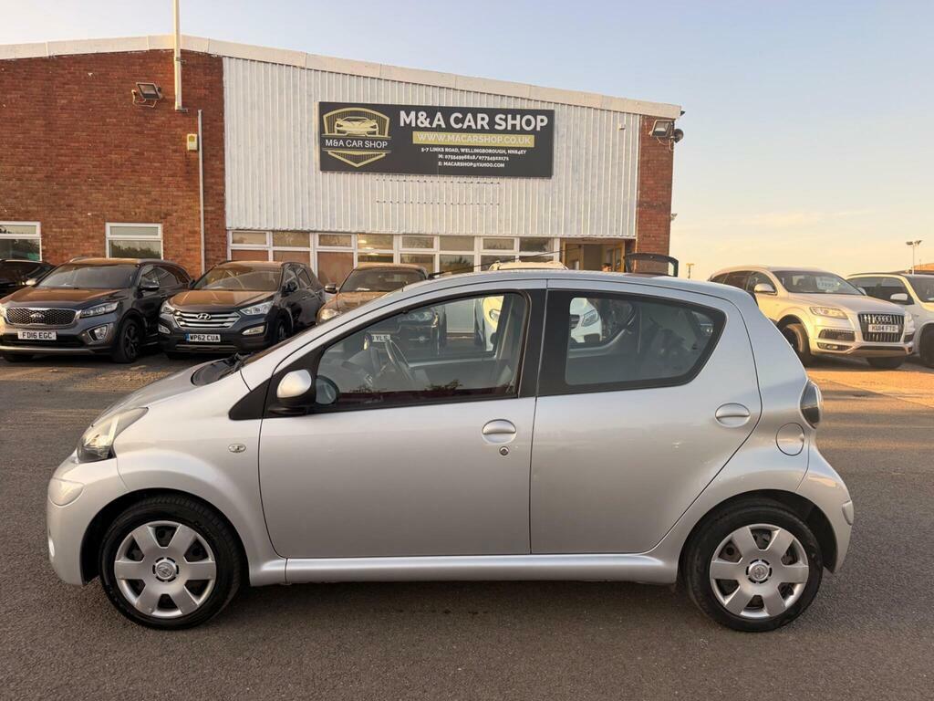 Toyota Aygo 1.0 Vvt-i Go Euro 5 White #7