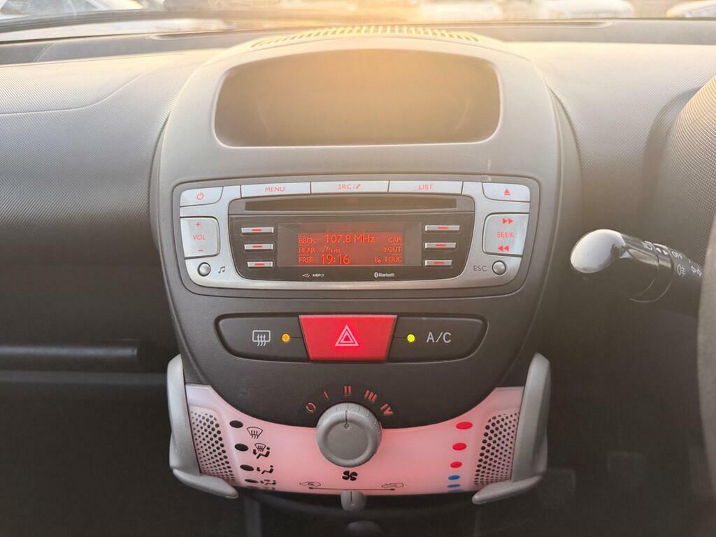 Toyota Aygo 1.0 Vvt-i Go Euro 5 White #14