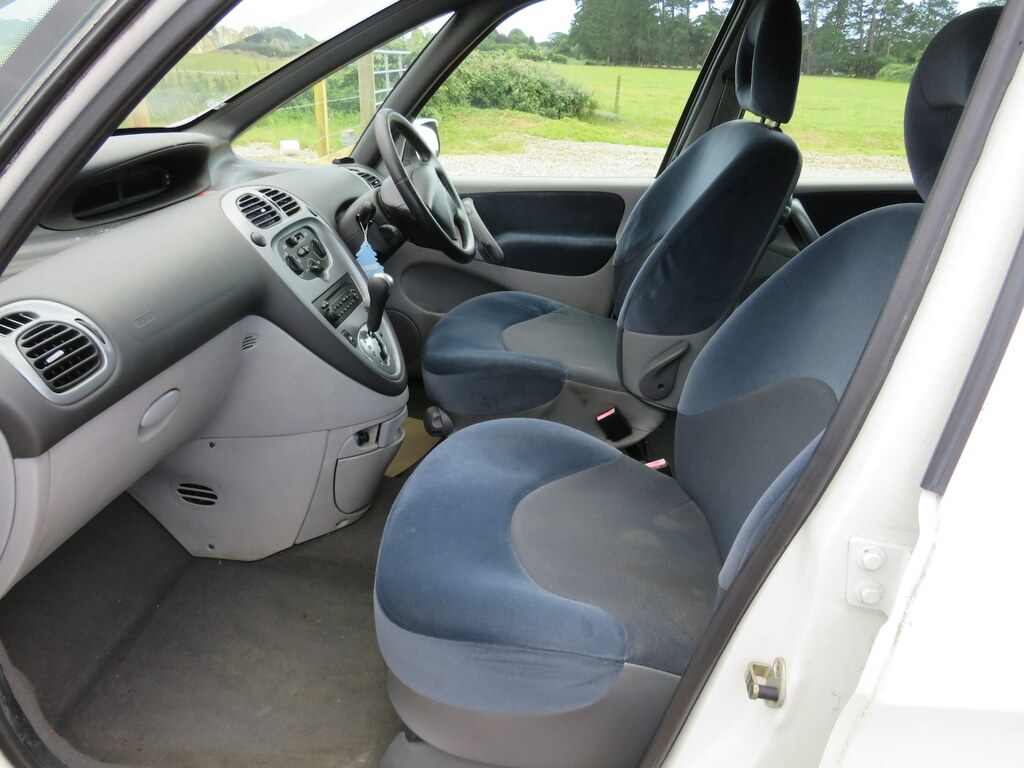 Citroen Xsara Picasso 2.0I 16V Desire White #4