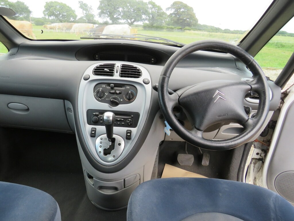 Citroen Xsara Picasso 2.0I 16V Desire White #3