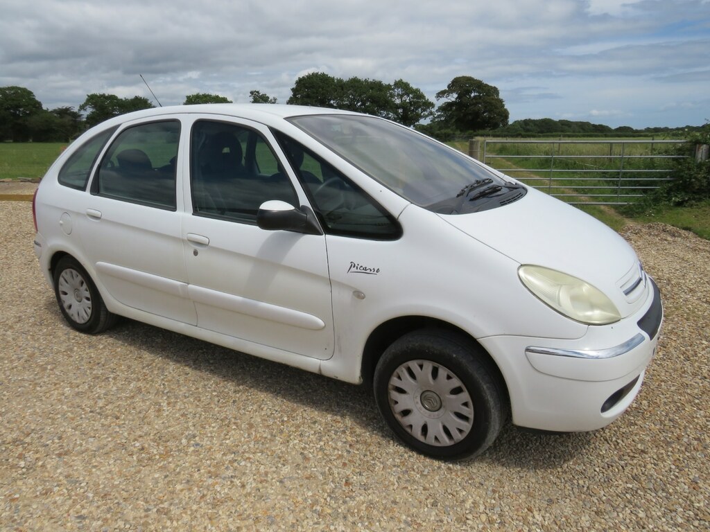 Citroen Xsara Picasso 2.0I 16V Desire White #2