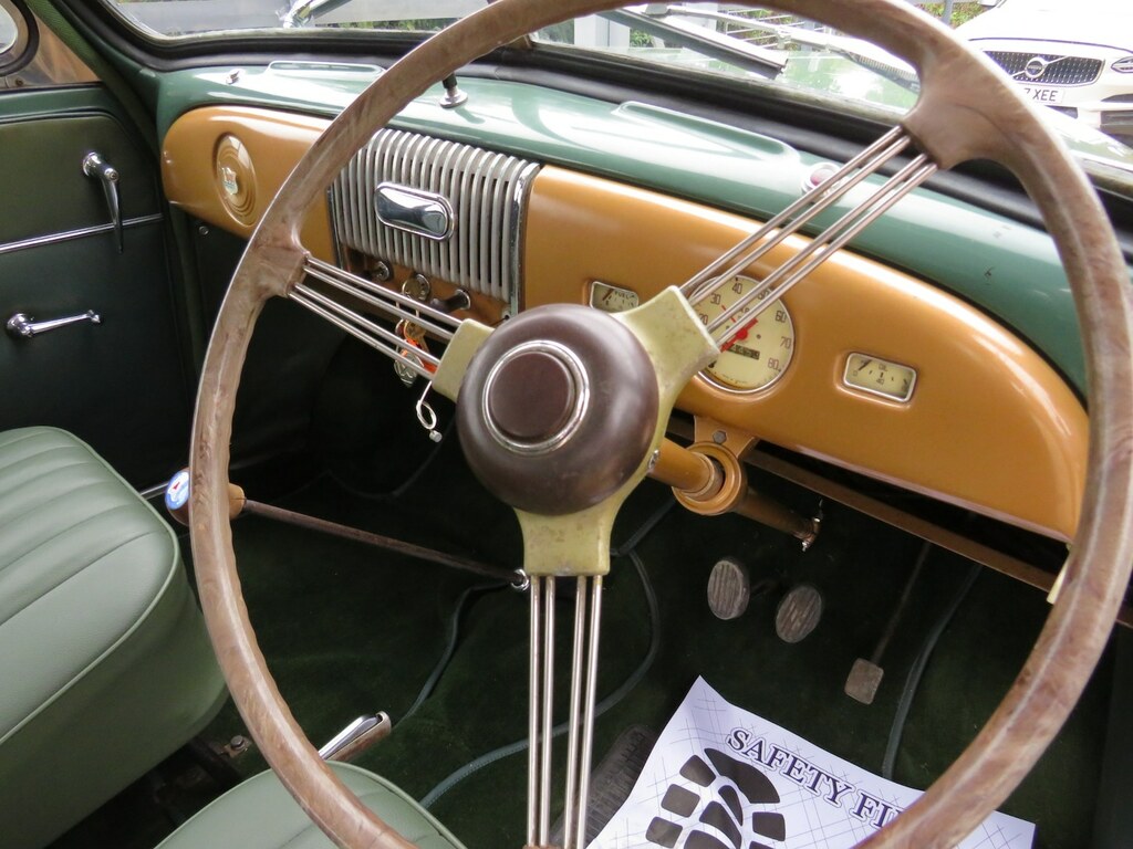 Morris Minor Saloon VIA4835 Green #5