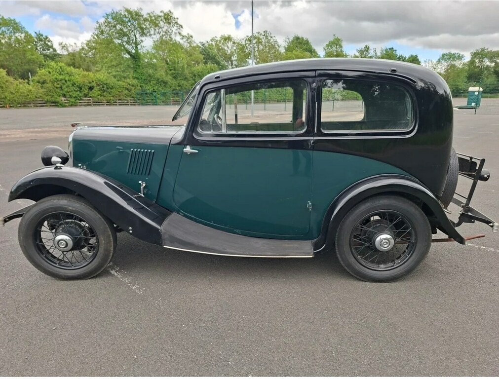 Morris Eight Saloon Green #4
