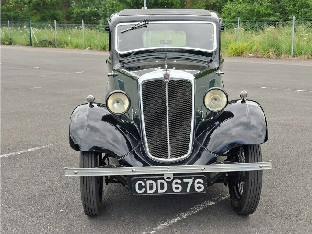 Morris Eight Saloon Green #2