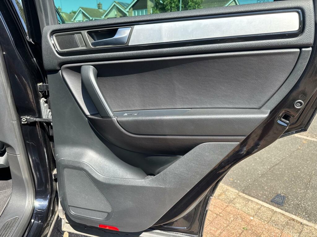 Volkswagen Touareg 3.0L V6 Altitude Tdi Silver #35