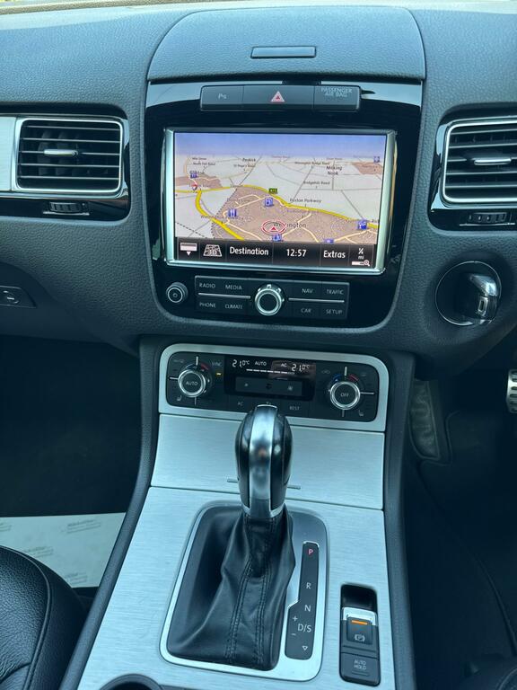 Volkswagen Touareg 3.0L V6 Altitude Tdi Silver #43