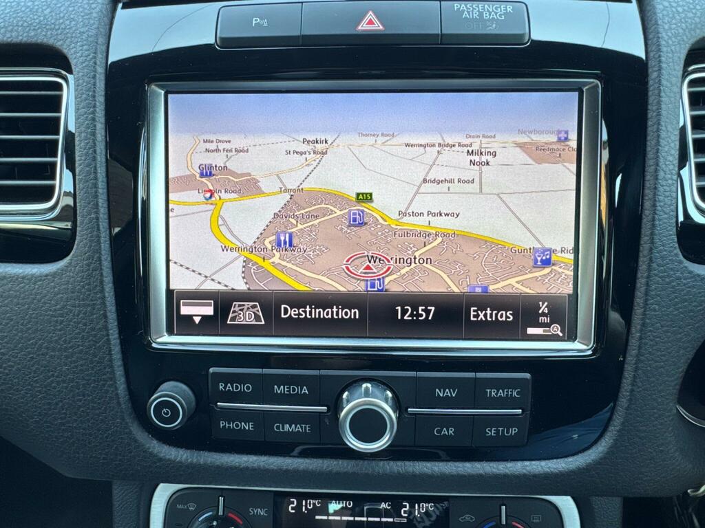 Volkswagen Touareg 3.0L V6 Altitude Tdi Silver #44