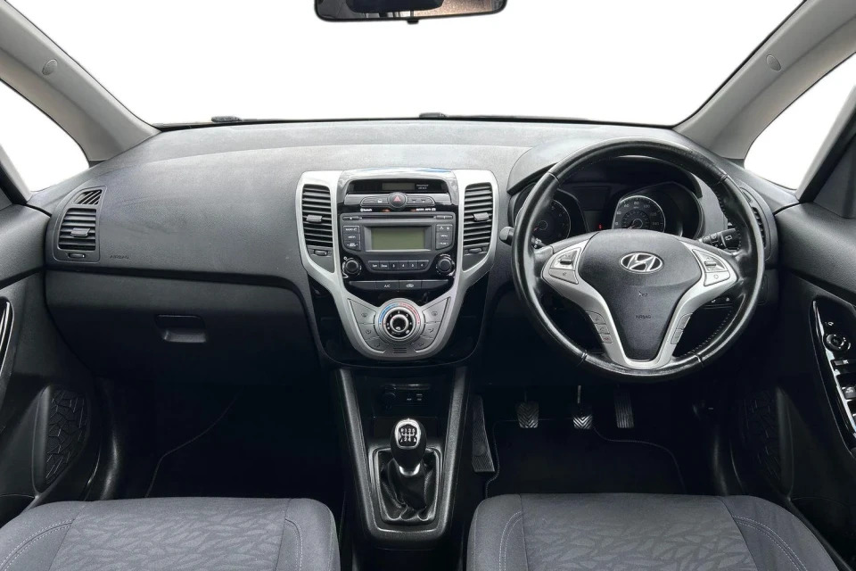 Hyundai Ix20 Mpv 1.4 Se Blue Drive White #9