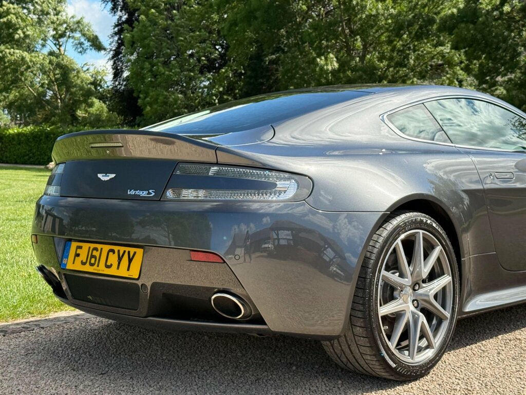 Aston Martin Vantage V8 #11