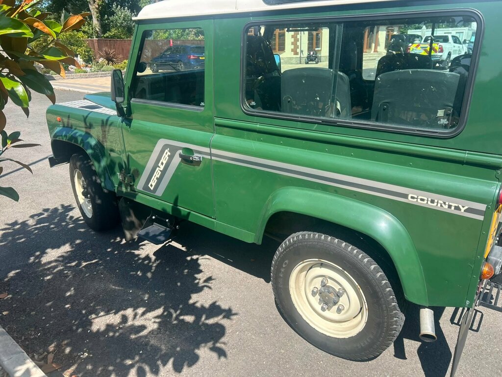 Land Rover Defender 90 Mpv Green #2