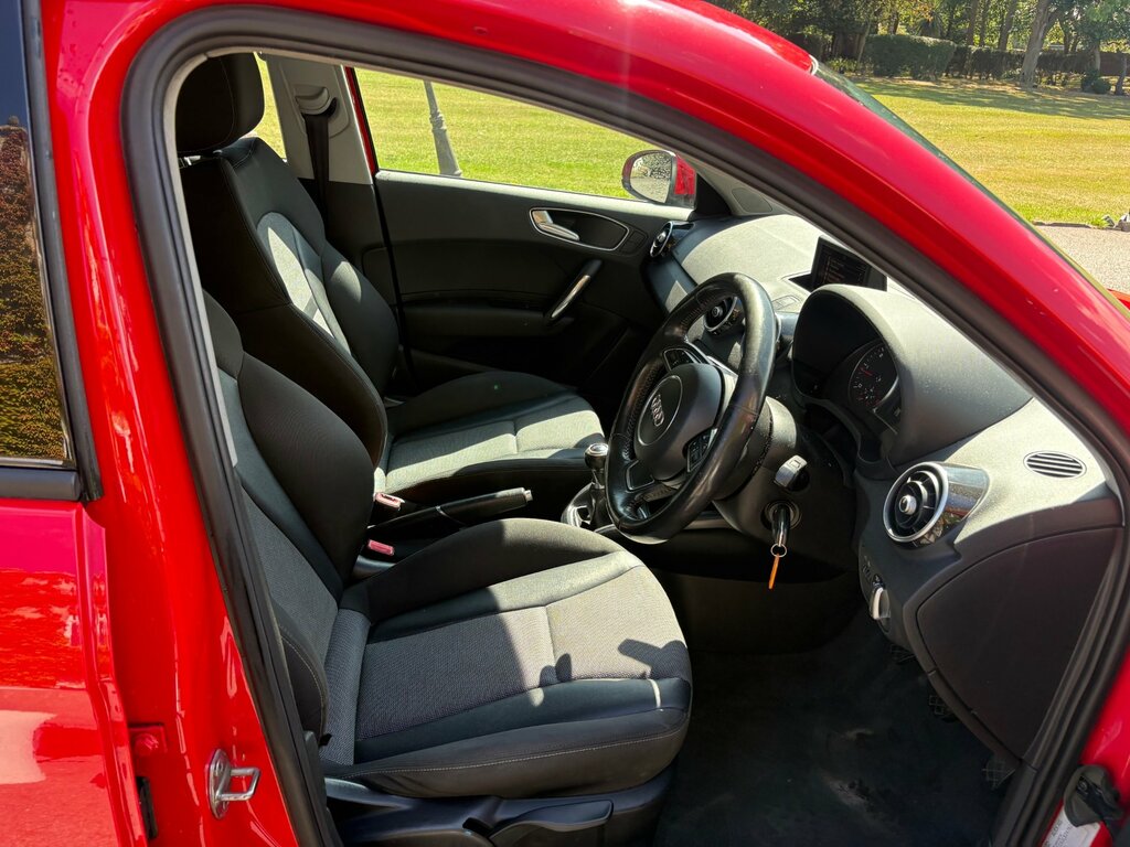 Audi A1 1.6 Tdi Sport Sportback Euro 5 Red #6