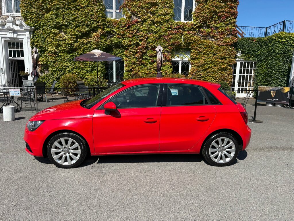 Audi A1 1.6 Tdi Sport Sportback Euro 5 Red #2