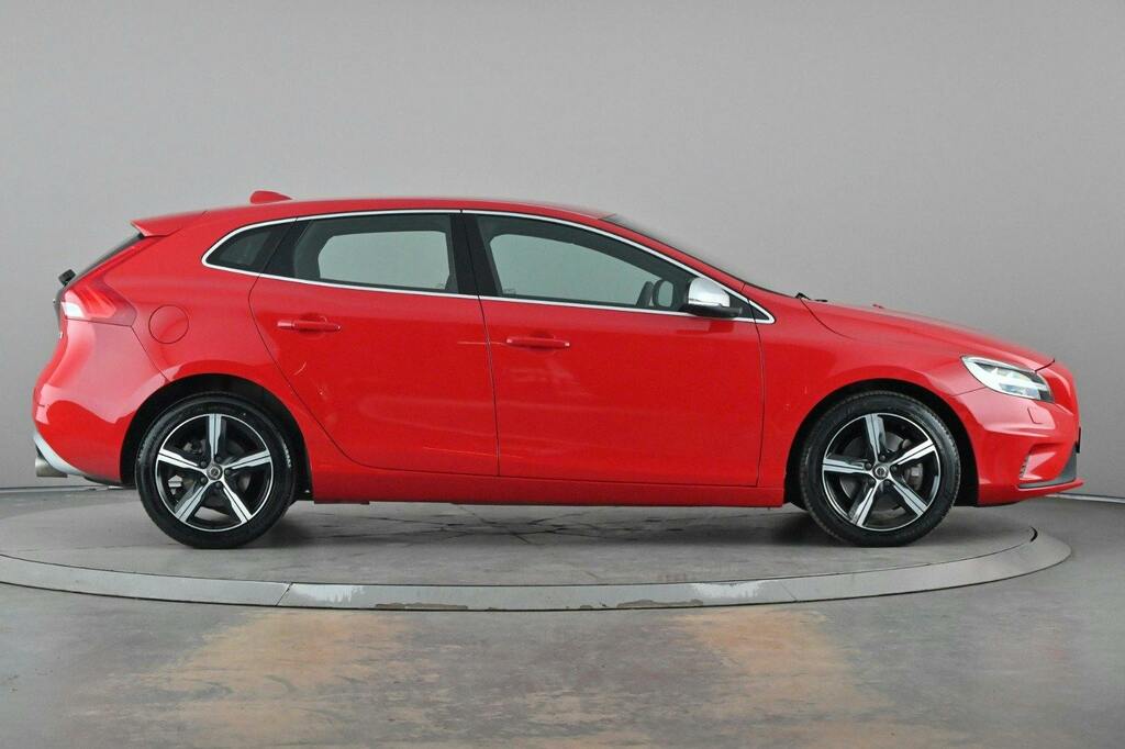 Volvo V40 1.5 T2 Gpf R Design Nav Plus Hatchback Red #5