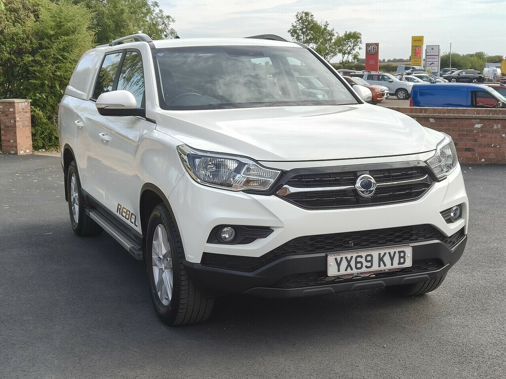 SsangYong Musso Rebel White #5