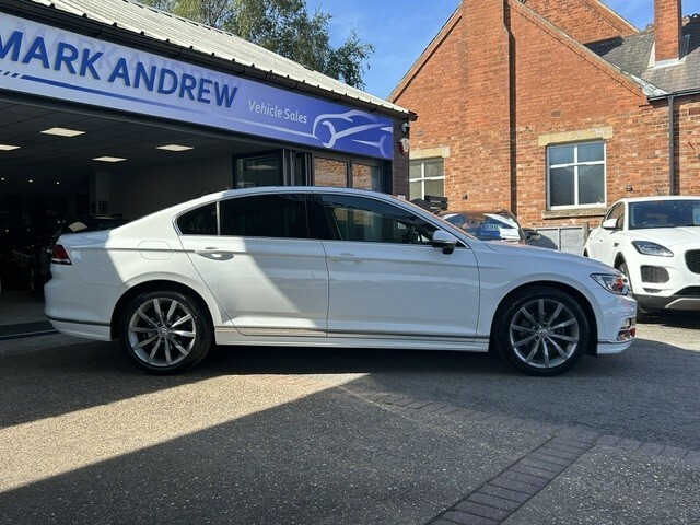 Volkswagen Passat 2.0 Tdi R-line White #2