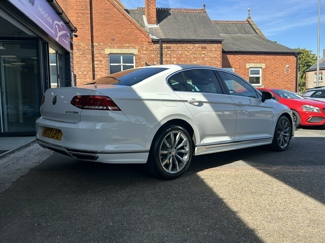 Volkswagen Passat 2.0 Tdi R-line White #3