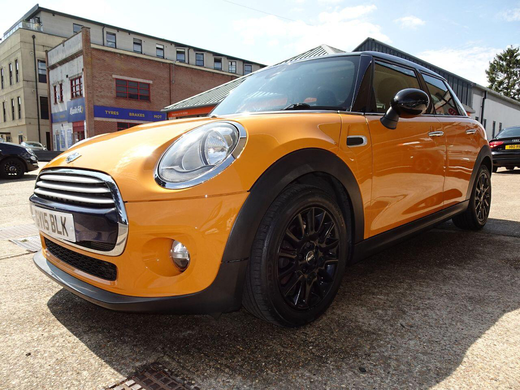 Mini Hatch 1.5 Cooper D Hatchback Euro 6 S Orange #2