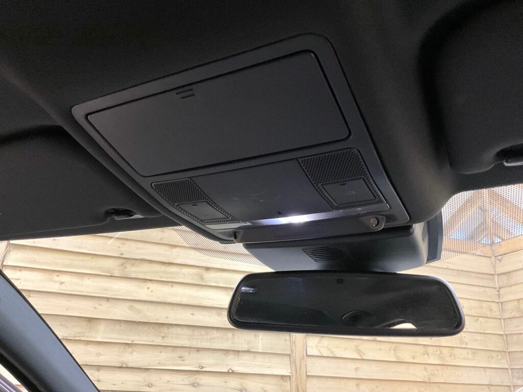 Jaguar XE 2.0 240 R-sport Pan Roof, 19 Alloys Re White #26