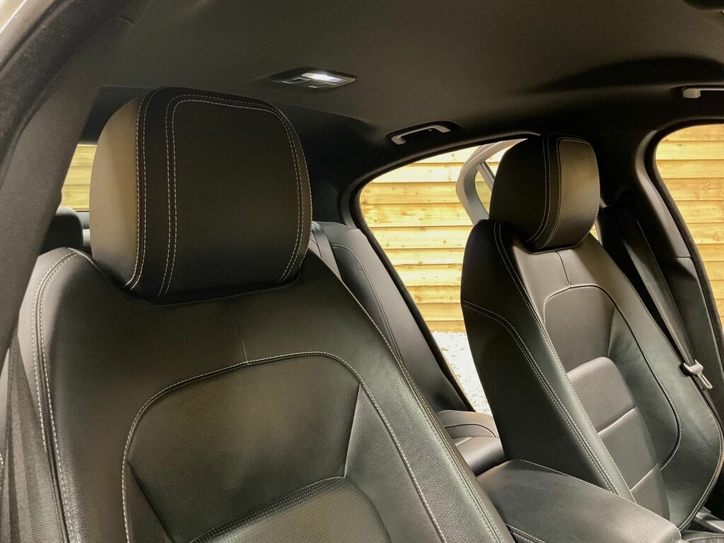 Jaguar XE 2.0 240 R-sport Pan Roof, 19 Alloys Re White #16